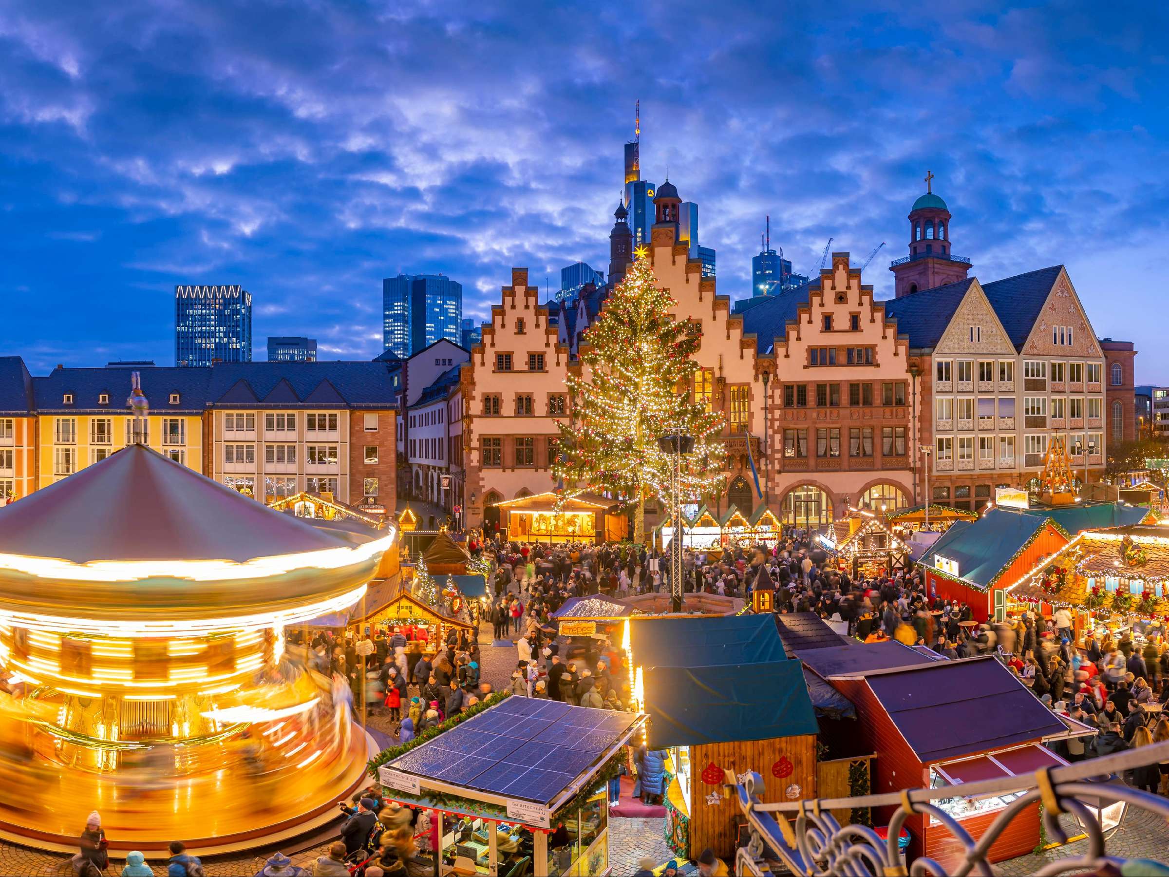Passend zum Winterwetter: Weihnachtsmarkt Frankfurt eröffnet